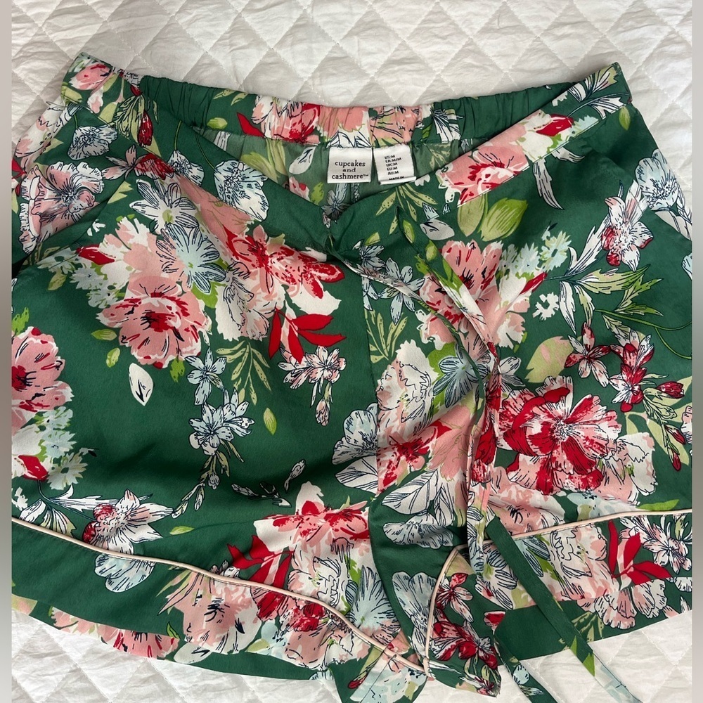 Cupcakes and Cashmere Sleep Shorts in Floral Print Size Medium - Picture 3 of 8